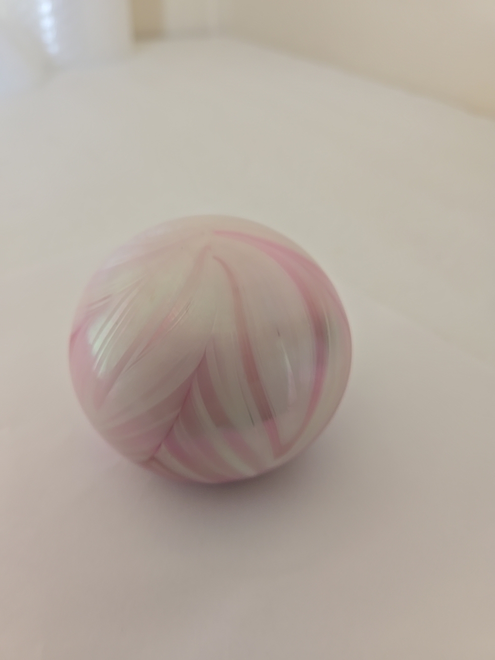 Gibson Pink Feather Pulled 1987 Paperweight - Picture 3 of 5